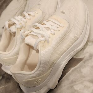 Alo Women's Cream Lightweight Knit Sneaker